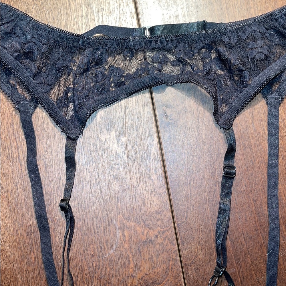 Black Lace Garter Belt - Picture 2 of 5